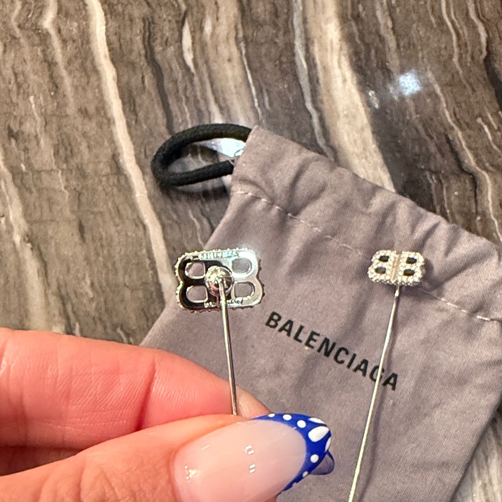 BALENCIAGA
Pin BB Crystal-Embellished Earrings like NEW - Picture 7 of 17